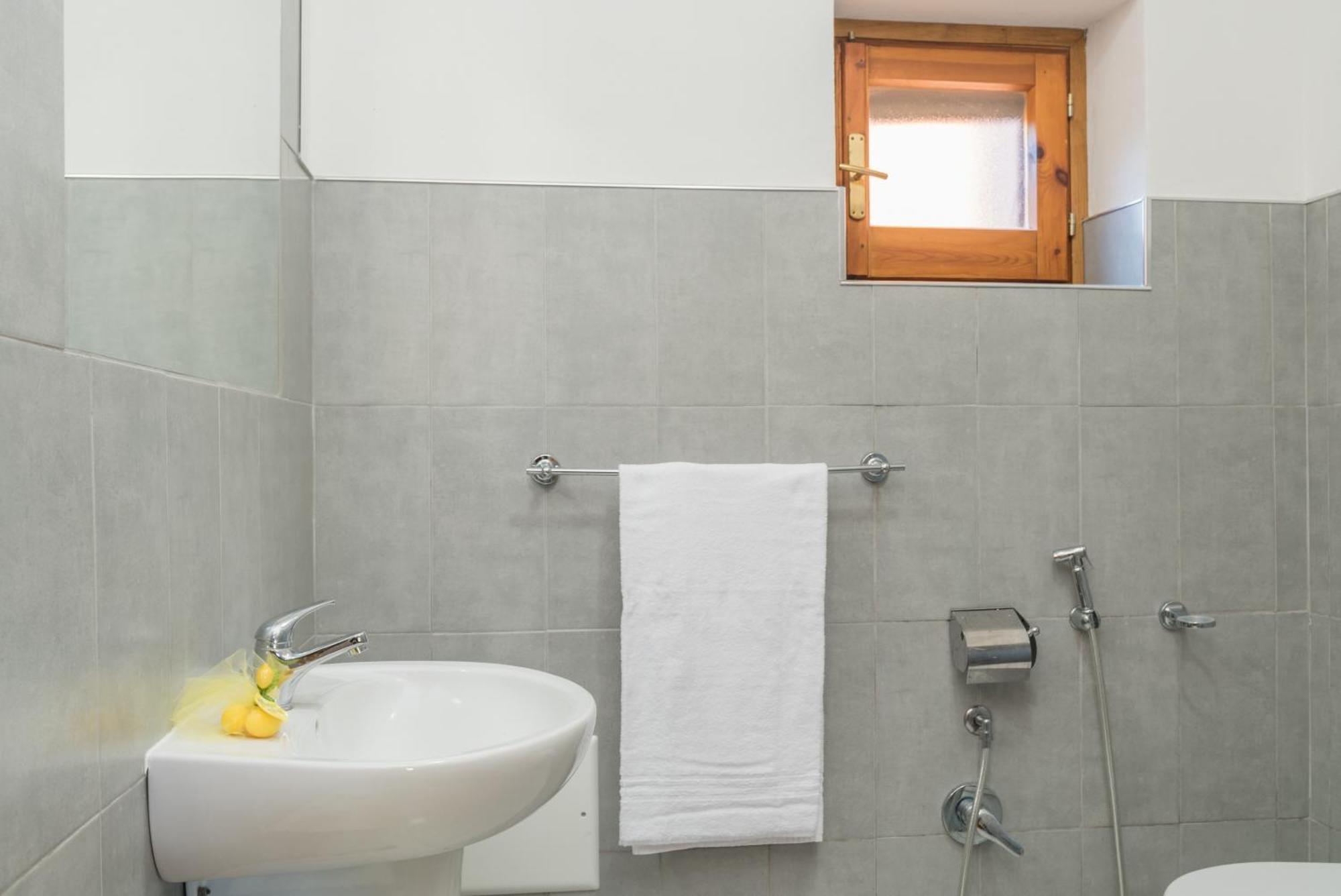 Apartamento Quadrilocale Vico Trento San Teodoro  Exterior foto